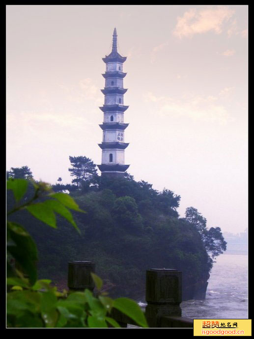 湖岩塔