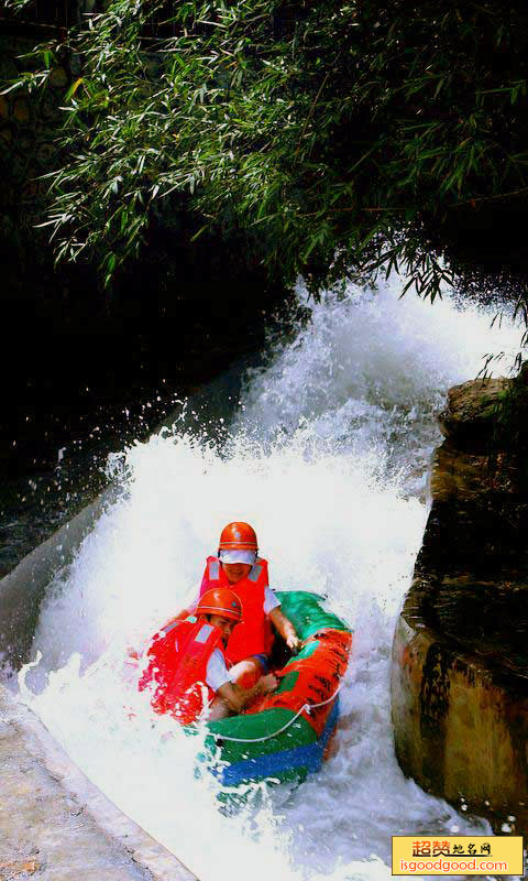 九马画山峡谷漂流景区