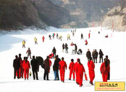 晋祠龙山滑雪场